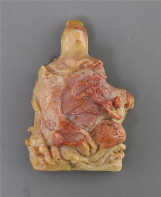 A Chinese soapstone figure of Guanyin, early 20th century, H. 10.9cm
